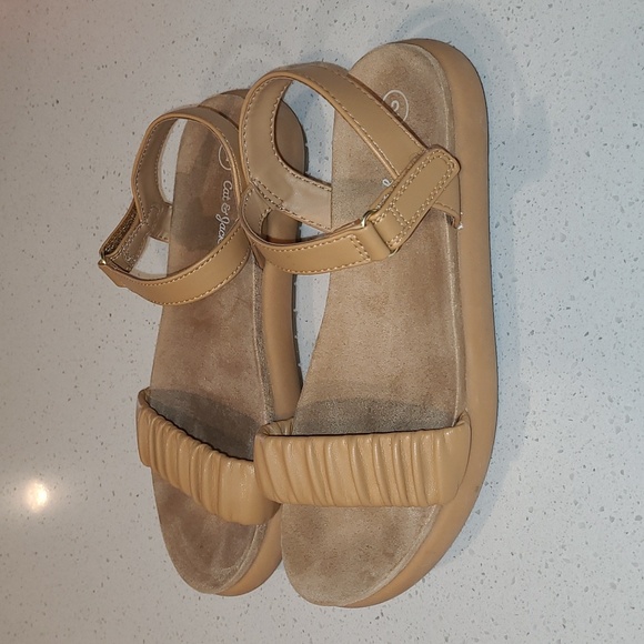 Cat & Jack Girls Sandals - Picture 2 of 4